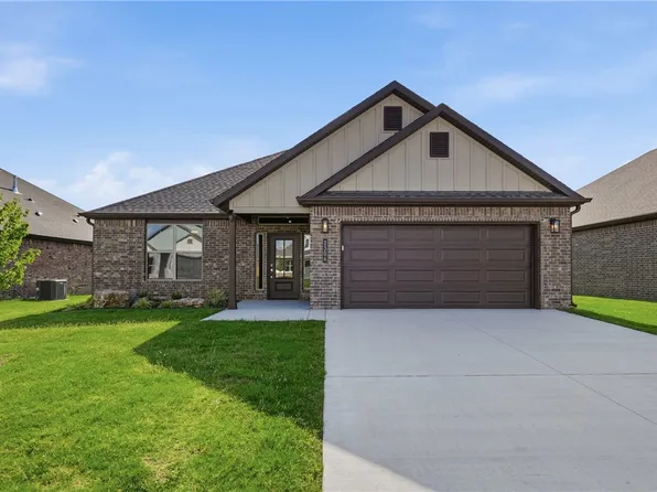 2304 N Lexington St, Siloam Springs, AR 72761