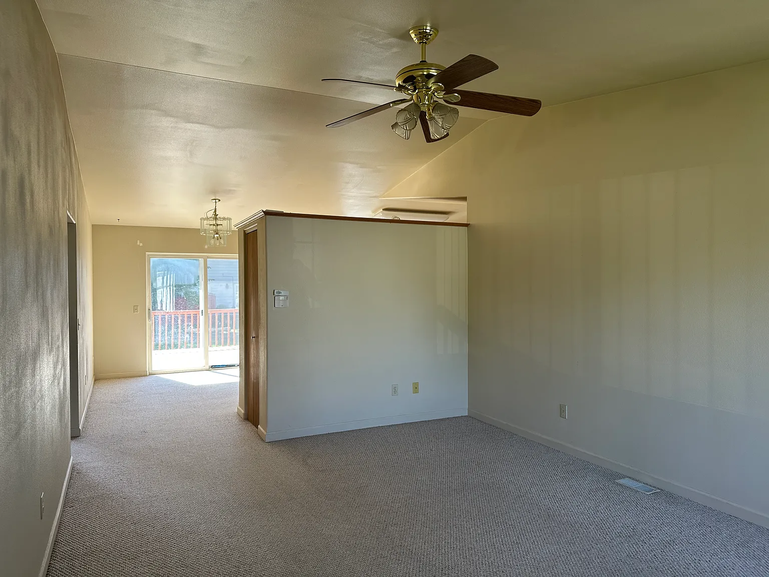 3 bed, 2000 sqft, $2,075 — Photo 2