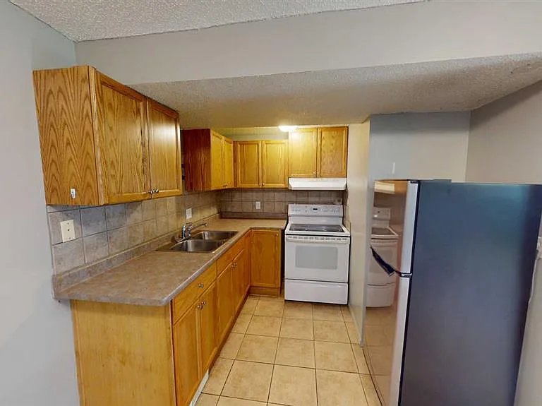9835 100a Ave #B — Photo 6