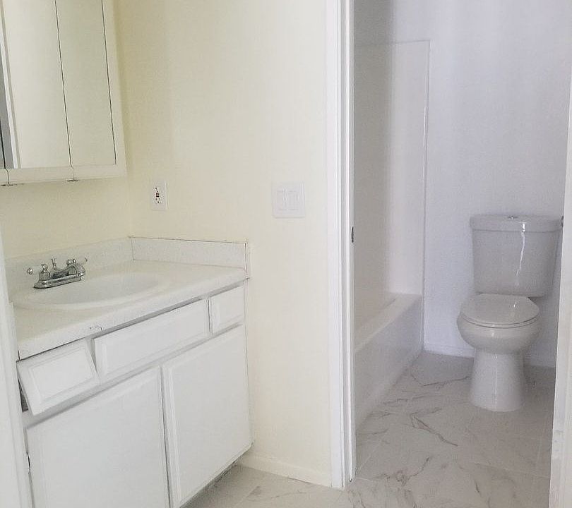 1st image of 550 E Avenue Q12 APT 1