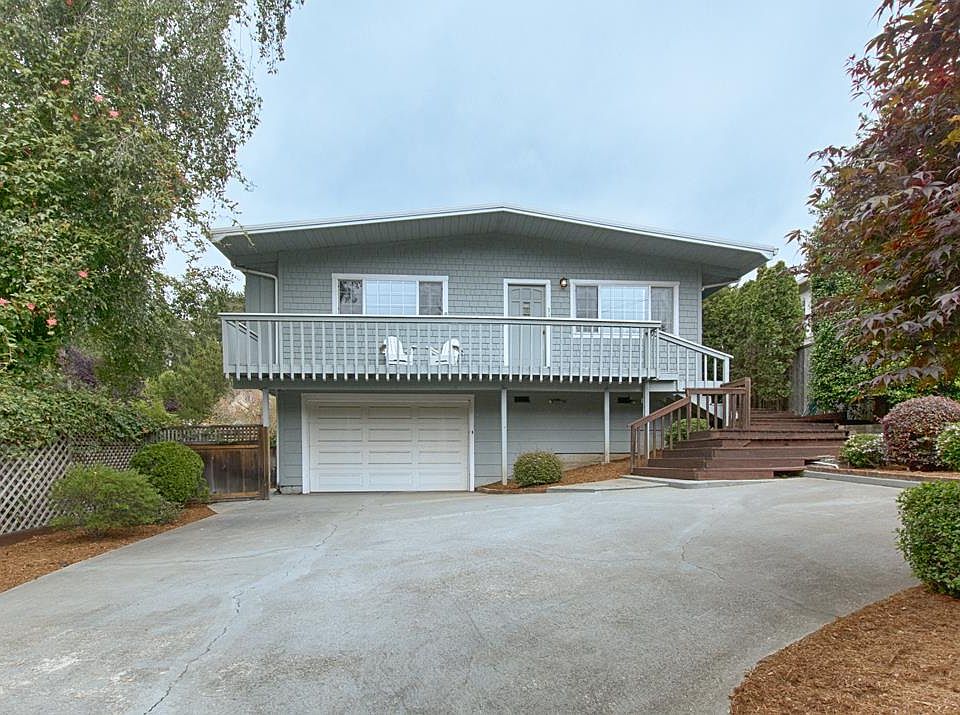 1st image of 317 Club House Dr