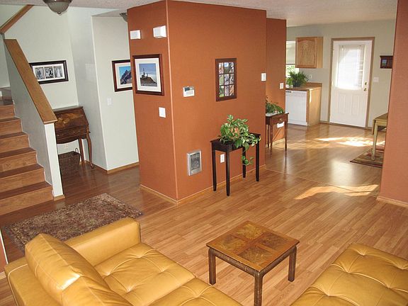 Living room (open concept)