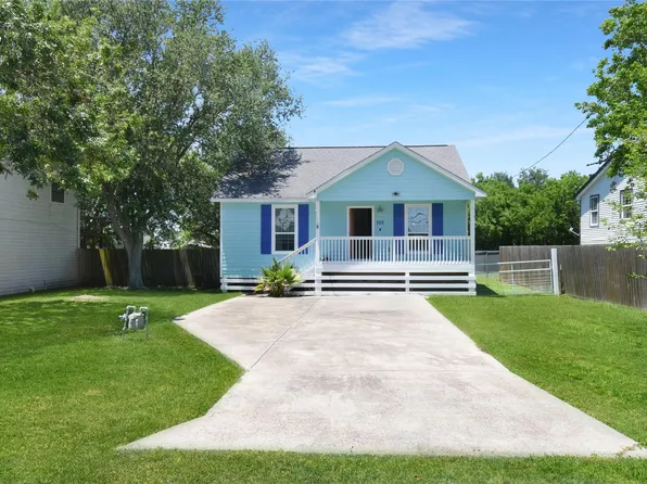 320 10th St, San Leon, TX 77539