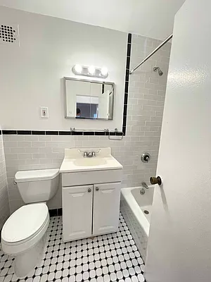 Rented by Addison Property Group | media 8