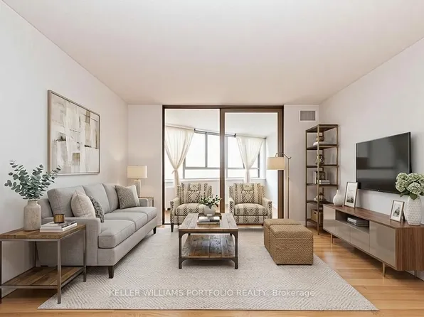 270 Queens Quay W #1107, Toronto, ON M5V 3J2