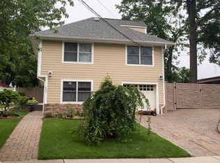 687 Hartwell St, Teaneck, NJ 07666