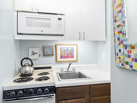 3rd image of 140 W 69th St APT 124A