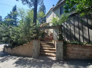 23891 Lakeview Dr, Crestline, CA 92325