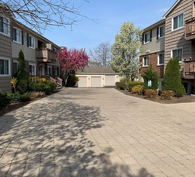 853 Village Quarter Rd — Photo 3