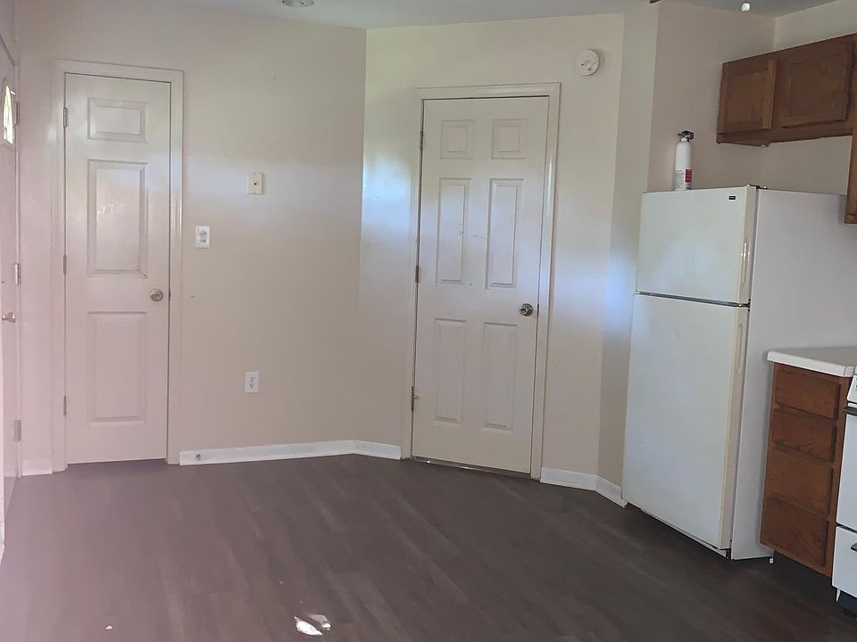 1st image of 106 S Moss Ave APT 6