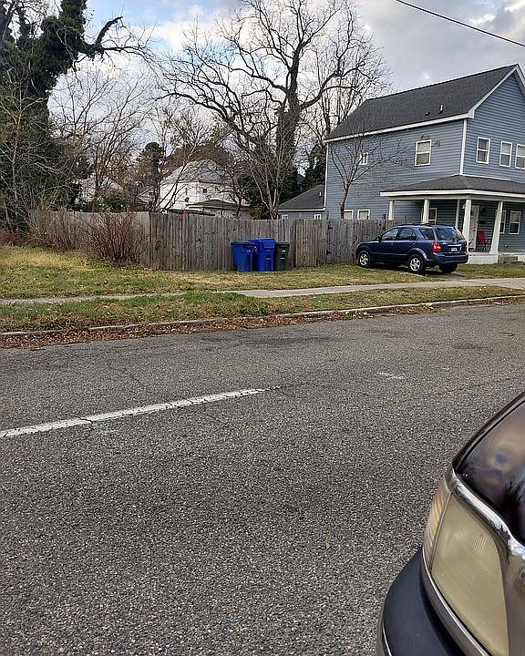 2nd image of 1221 26th St