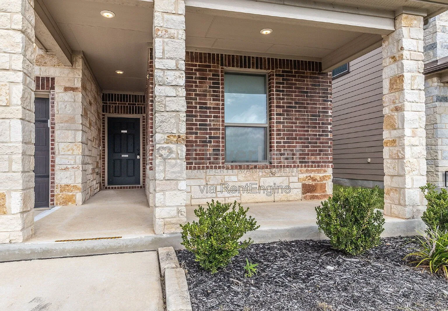 3 bed, 2.5 bath, 2403 sqft, $1,927 — Photo 4