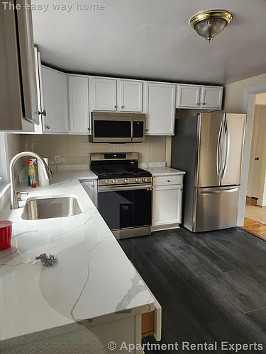 98 Moreland St Photo 1