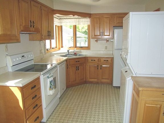 5th image of 1010 Geneseo St
