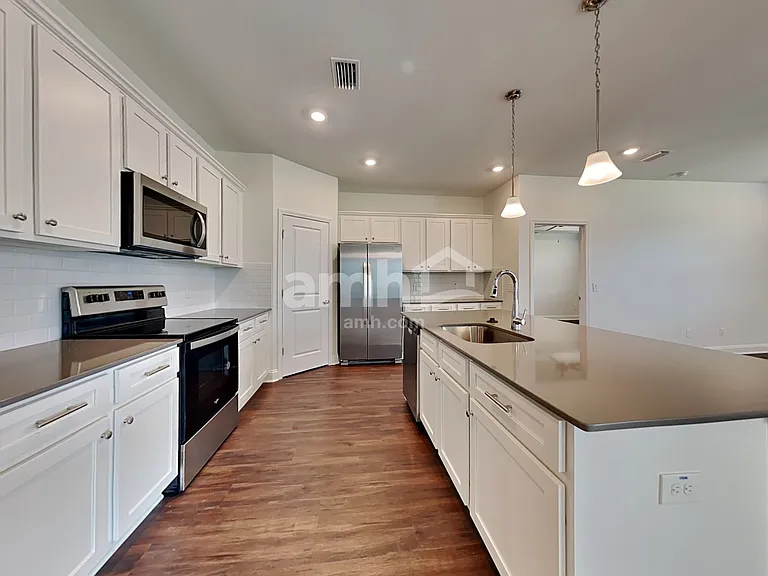 536 Plumeria Ln — Photo 3