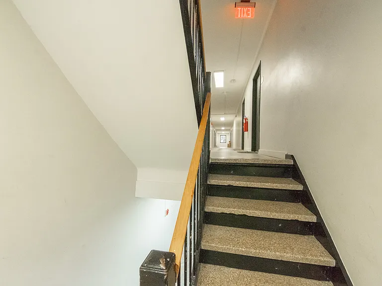 Pine Street Apartments — Photo 20