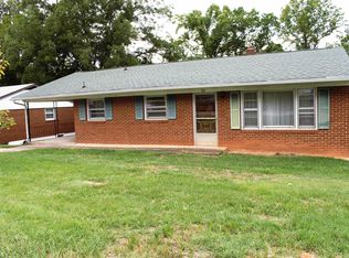 52 George St, Staunton, VA 24401