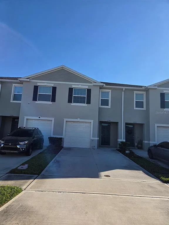 3 bed, 2.5 bath, 1676 sqft, $2,300 — Photo 1