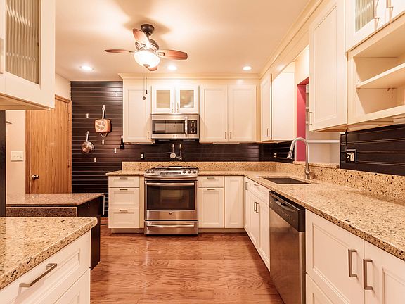 4th image of 3176 Parkview Dr