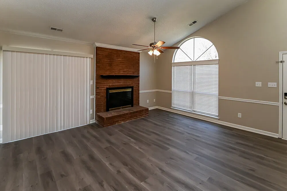 3 bed, 2.0 bath, 1431 sqft, $2,490 — Photo 4