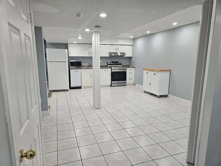 55 Tulip Dr #BASEMENT — Photo 6