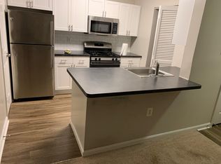 6814 Meteor Pl APT 300, Springfield, VA 22150