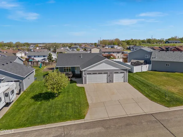 44 McGinnis Way, Bismarck, ND 58504