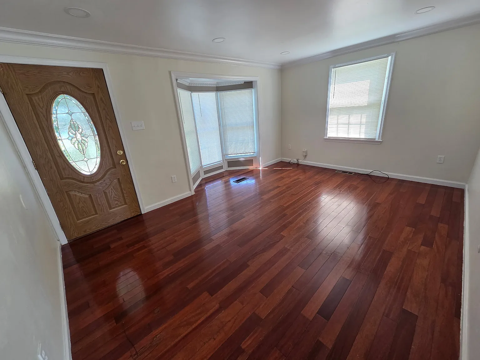 5 bed, 1840 sqft, $3,950 — Photo 2
