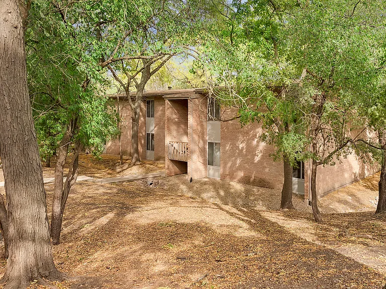 6023 Forest View Rd #1E — Photo 2
