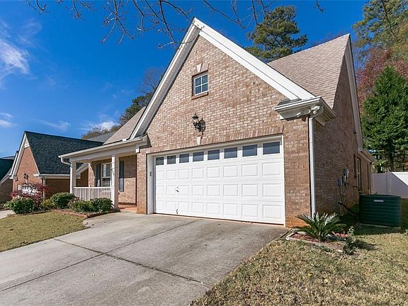 2nd image of 479 Bellbrook Ln