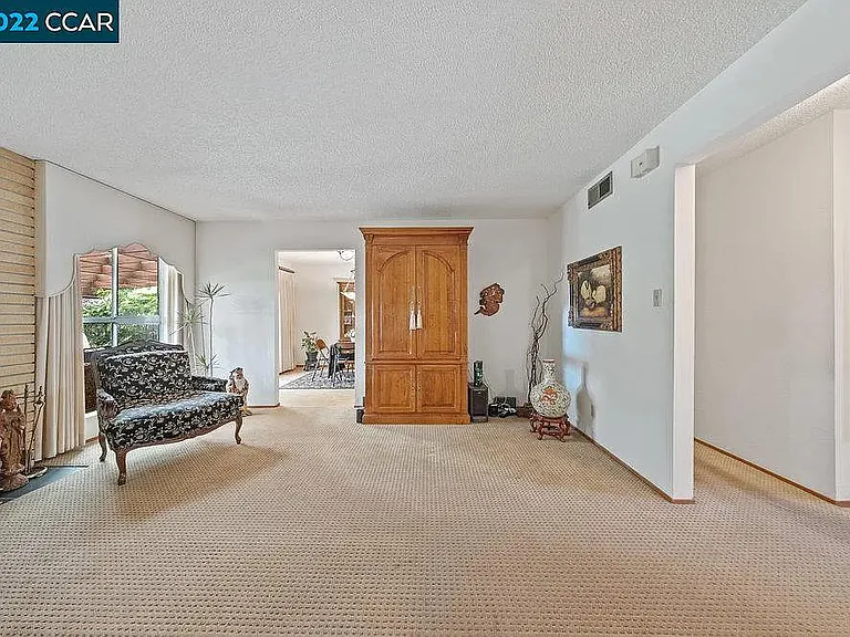 975 Kilkenny Way — Photo 2