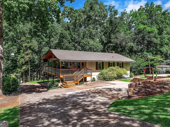107 J Moore Ave, Townville, SC 29689