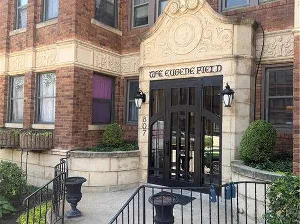 807 W 48th St APT 304, Kansas City, MO 64112