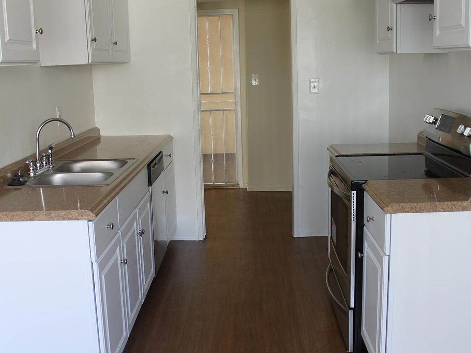 1st image of 235 W Queen St APT 2