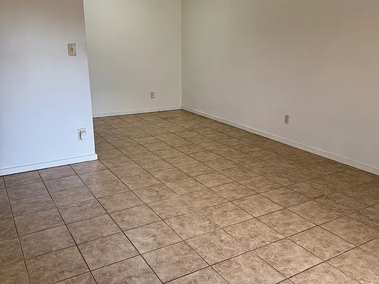 100 E Highline Cir #107 — Photo 6