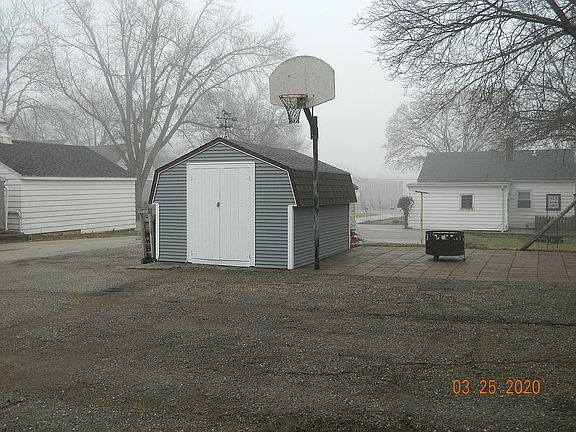 Garden Shed/Patio Area
