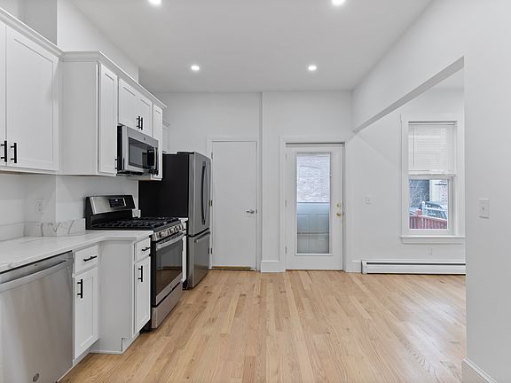 3rd image of 500 E 6th St Floor 1