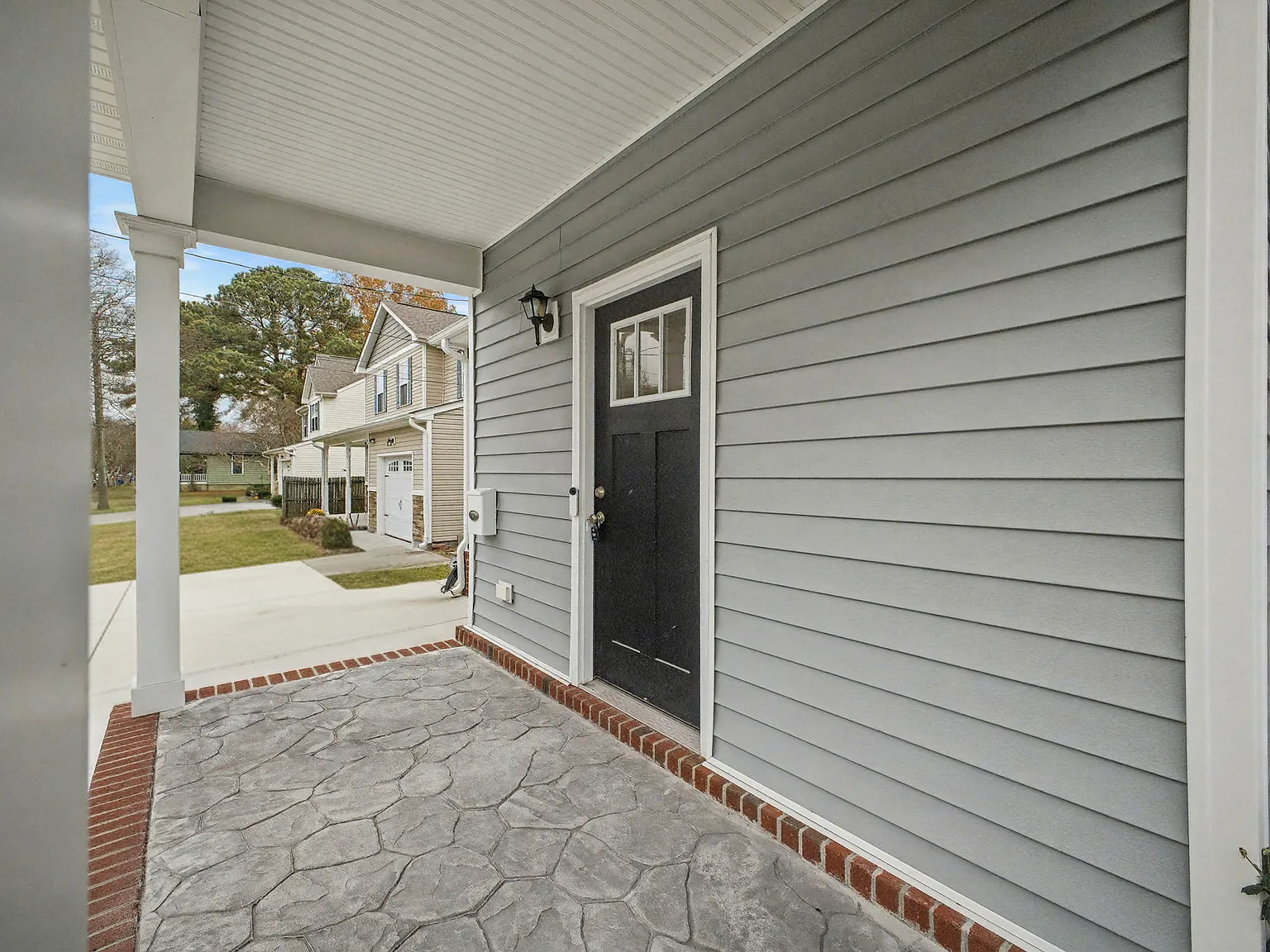 3026 Peronne Ave - 1 — Photo 3