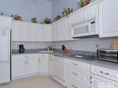 3rd image of 8 Norman Dr