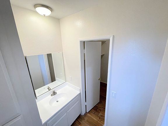 5th image of 11614 Sylvan St #11