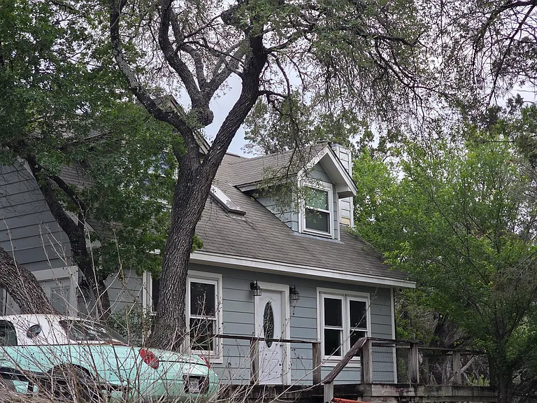 20807 Park Dr — Photo 1