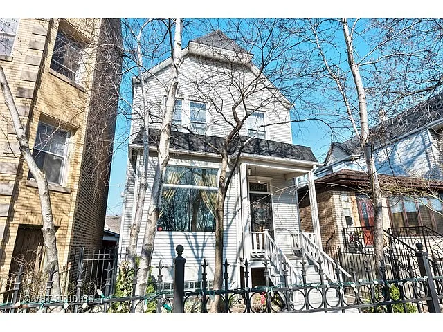 2834 N Mozart St photo 1