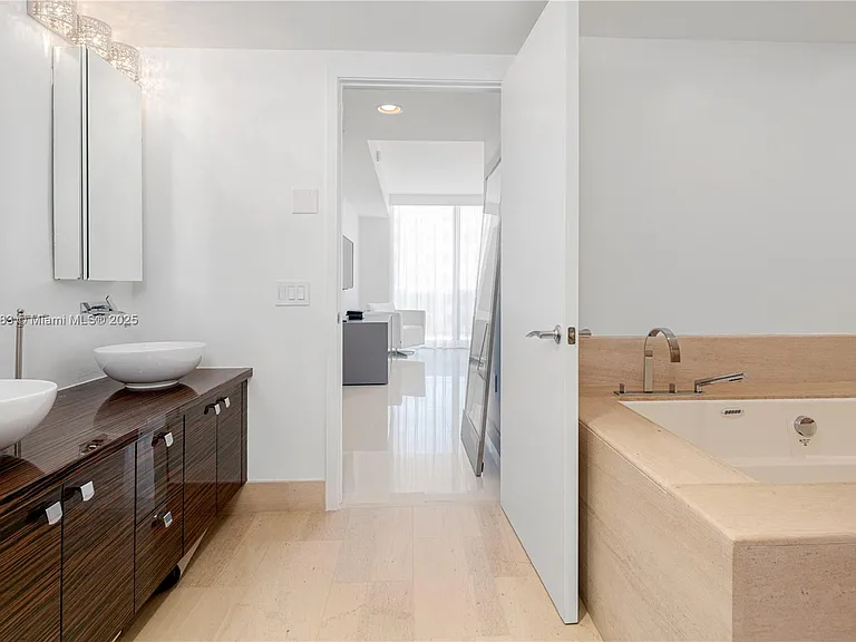 5875 Collins Ave #1202 — Photo 44