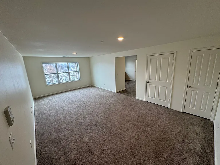 1047 Broadway - Modern Two Bedroom Apartments — Photo 2