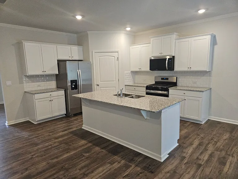 306 Thompson Ridge Ln — Photo 4