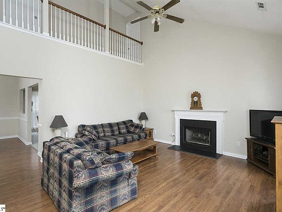 4th image of 22 Glencove Ct