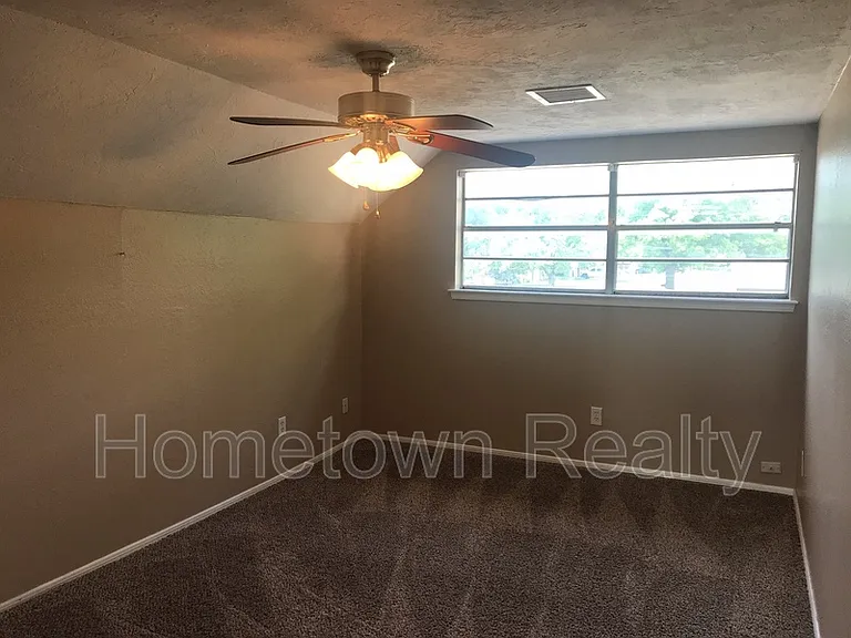 1013 Kelly Park Rd — Photo 19