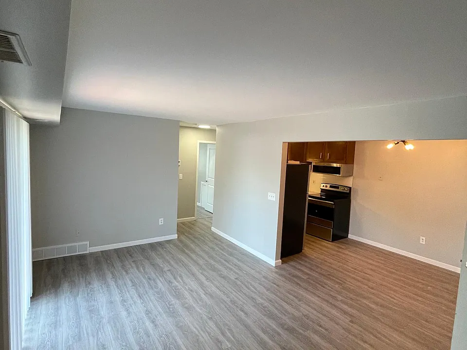 1300 Dewey St #5