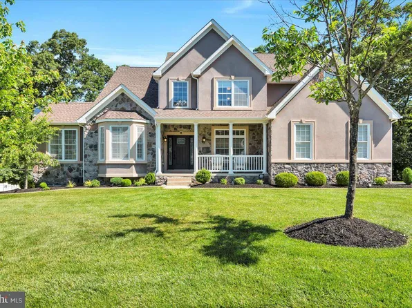 8 Stony Brook Ct, Sicklerville, NJ 08081