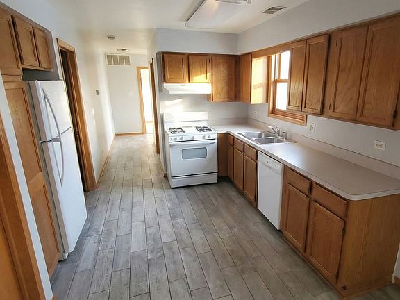 2nd image of 445 W 37th St